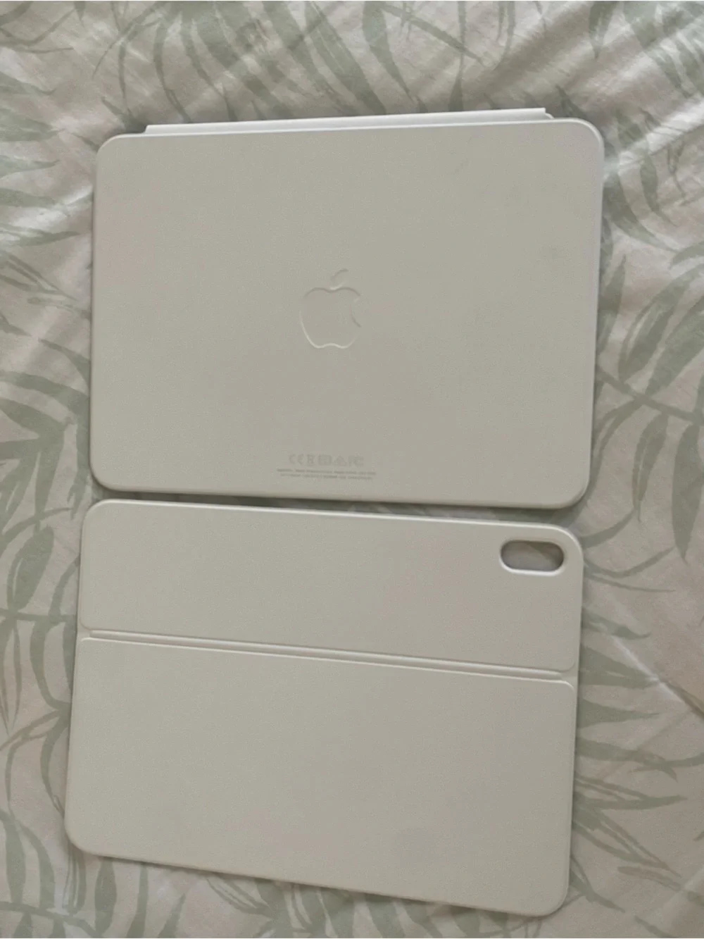 Apple Magic Keyboard Folio - White/Silver - 10th Generation